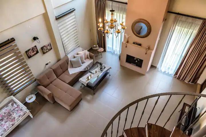 Kampos Villa *